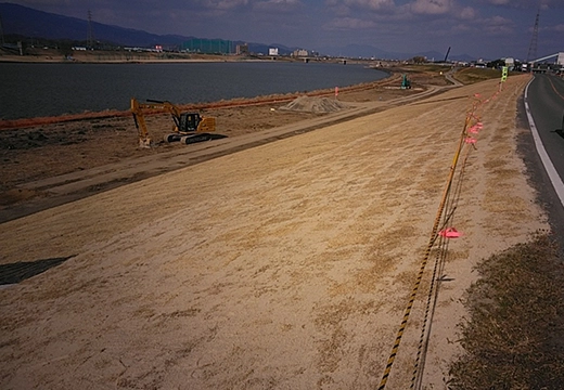 筑後川梅満地区（下流）築堤工事